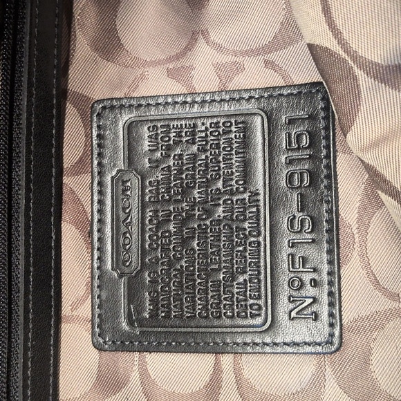 Stylish Black Leather Coach Large Bucket Bag - Picture 2 of 8